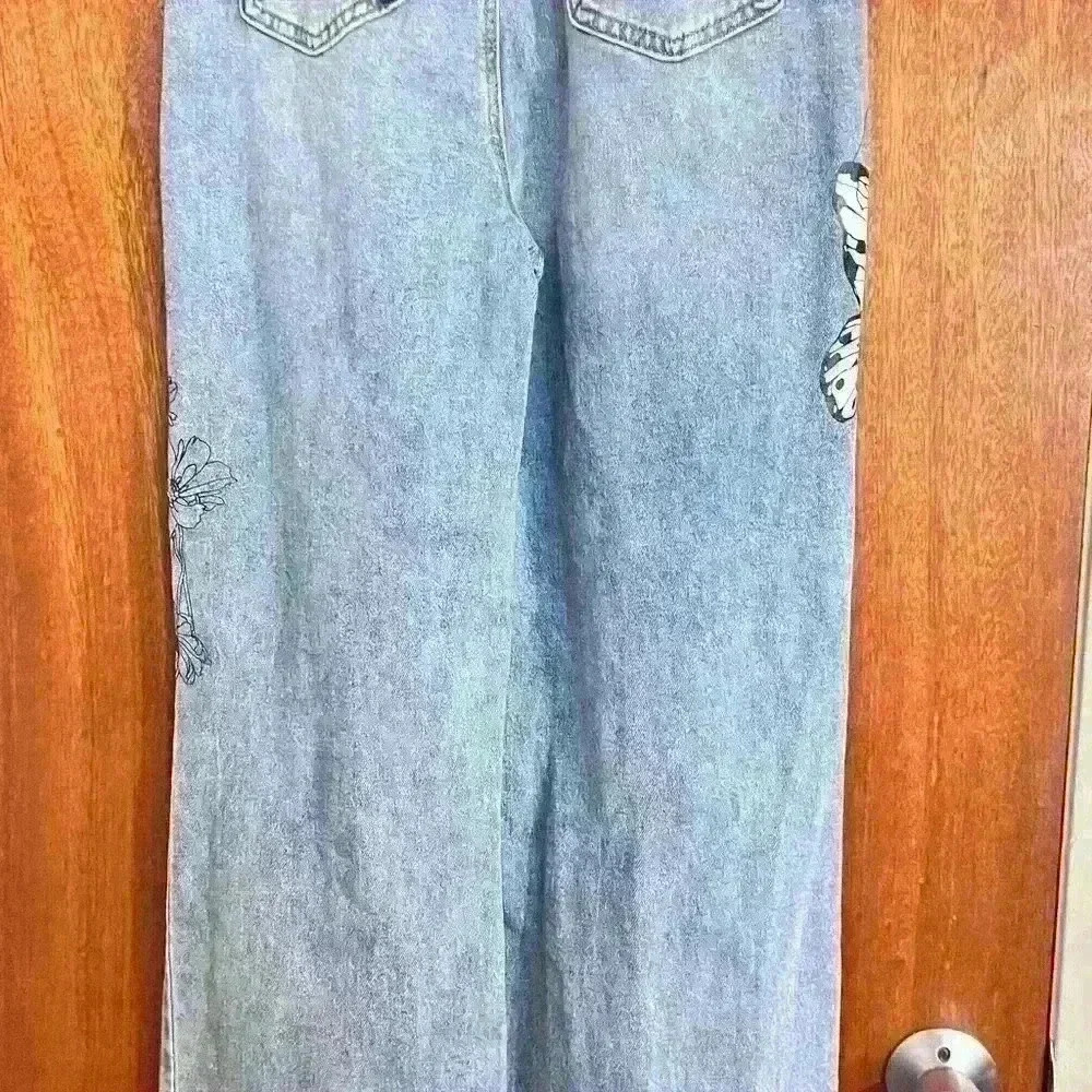 Unique, high waisted, wide legged jeans with butterfly details size juniors 11 - Picture 13 of 14